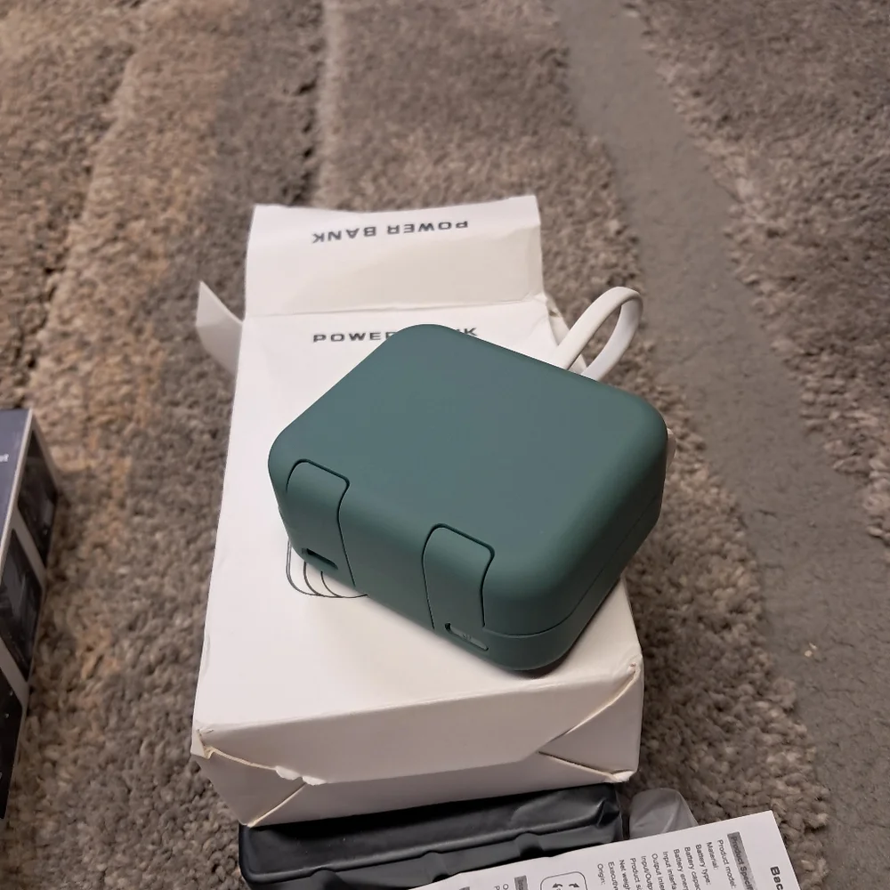NWT Green Power Bank, 4 In 1 Charger And Car Vent Mount